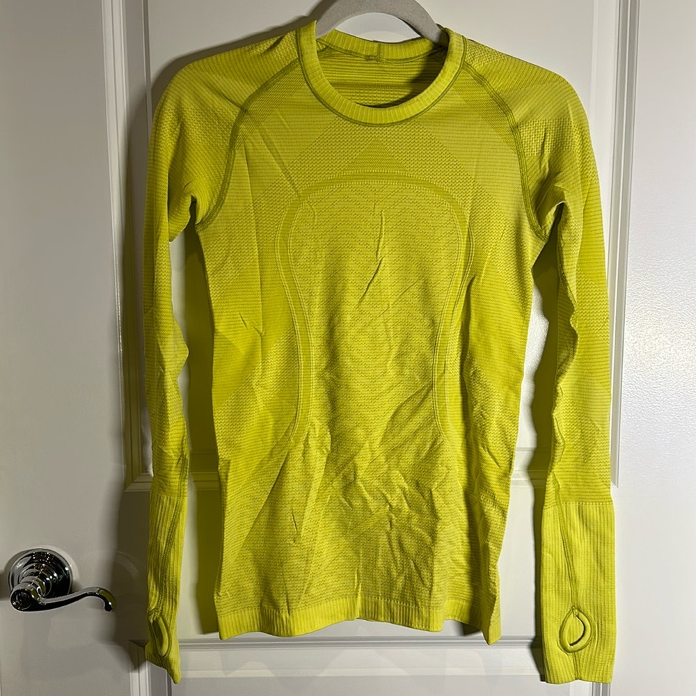 Lululemon swiftly long sleeve, size 6, split pea/chevron